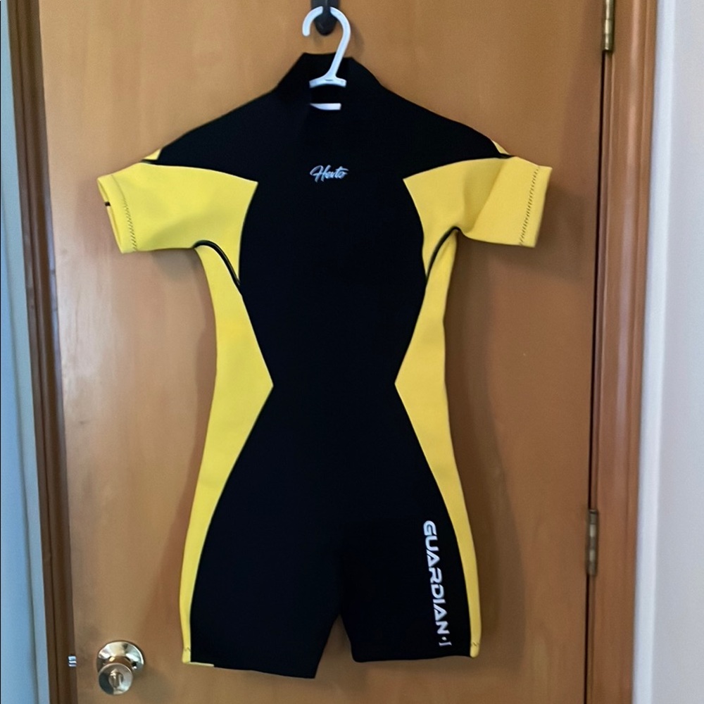 Hevto Womens 5mm Shorty wetsuit
